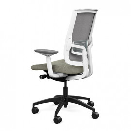 Офисное кресло на роликах Фокус 2.0 от СитОнИт, белого цвета
