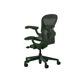 Herman Miller Aeron - Офісне крісло, розмір A, колір зелений, сталева основа з поліамідними колесами | Робочий стіл