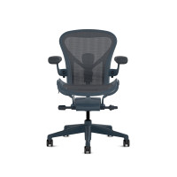 Herman Miller Aeron - Офісне крісло, розмір A, колір синій, сталева основа з гумовими колесами | Офіси