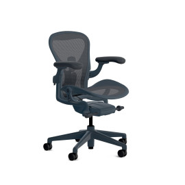 Herman Miller Aeron - Офісне крісло, розмір A, колір синій, сталева основа з гумовими колесами | Офіси