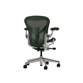 Herman Miller Aeron - Офісне крісло, розмір A, зелене сидіння та спинка, основа з полірованого алюмінію з поліамідними колесами | Робочі станції