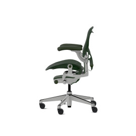 Herman Miller Aeron - Офісне крісло, розмір A, зелене сидіння та спинка, основа з полірованого алюмінію з поліамідними колесами | Робочі станції