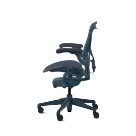 Herman Miller Aeron - Офісне крісло, розмір B, колір синій, сталева основа з поліамідними колесами | Дім та офіс
