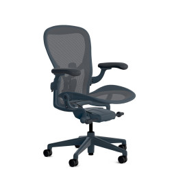 Herman Miller Aeron - Офісние крісло, розмір C, колір синій, сталева основа з поліамідними колесами | Робочі простори