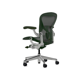 Herman Miller Aeron - Офісне крісло, розмір B, зелене сидіння та спинка, основа з полірованого алюмінію з поліамідними колесами | Корпоративне використання