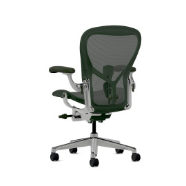 Herman Miller Aeron - офісне крісло, розмір C, зелене сидіння та спинка, полірована алюмінієва основа з поліамідними коліщатками | Робота за столом