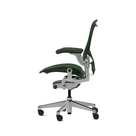 Herman Miller Aeron - офісне крісло, розмір C, зелене сидіння та спинка, полірована алюмінієва основа з поліамідними коліщатками | Робота за столом