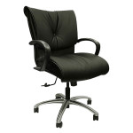 Кресло для руководителей Glove из линейки Executive от SitOnIt со средней спинкой, материал спинки и сиденья - ткань черного цвета, каркас цвета полированного алюминия, на колесиках