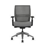 Крісло для керівників Amplify від SitOnIt із середньою спинкою, матеріал спинки - сітка, сидіння - тканина сірого кольору, каркас сірого кольору, на коліщатках